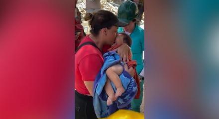 Venezuela'da mucize: 60 saat sonra enkazdan sağ &ccedil;ıkarıldı