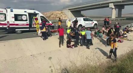 Aksaray&rsquo;da otob&uuml;s yoldan &ccedil;ıktı: Yaralılar var