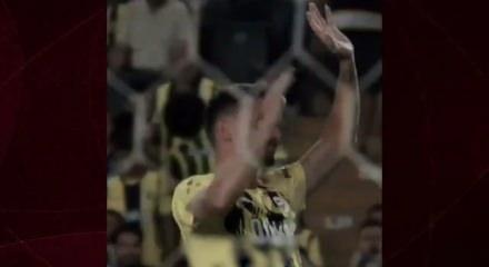 Fenerbah&ccedil;e takım kaptanı Mert Hakan Yandaş'la asgari &uuml;cretl karşılığında anlaştı iddiası g&uuml;ndem oldu