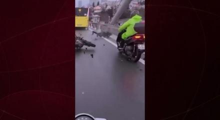 İğne Deliğinden ge&ccedil;mek istedi, canından oluyordu! Feci kaza kamerada