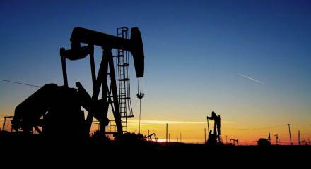 Brent petrolde y&ouml;n yeniden yukarı: H&uuml;rm&uuml;z gerilimi fiyatları etkiledi