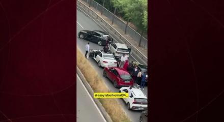 Hem su&ccedil;lu hem g&uuml;&ccedil;l&uuml;: Yolu kapatıp bir de &uuml;t&uuml;ne pişkince tepki g&ouml;sterdiler