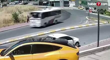 Esenyurt'ta, ters y&ouml;nde giden scooter s&uuml;r&uuml;c&uuml;s&uuml;ne araba &ccedil;arptı