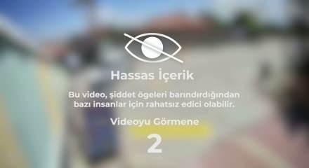 Feci kaza kamerada! &Ccedil;arpışmanın etkisiyle marketin i&ccedil;ine kadar s&uuml;r&uuml;klendi