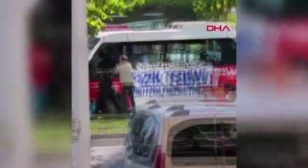 Motokuryeden yol verme tartışmasında minib&uuml;se kasklı saldırı