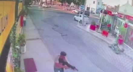 Muğla'da sevgilisinin &ccedil;alıştığı işletmeye t&uuml;fekle saldırdı: Dehşet anları kamerada