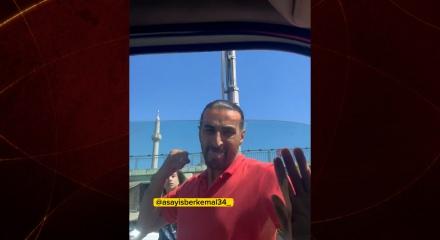 "Neden bakıyorsun" diyerek &ouml;n&uuml;n&uuml; kesti! Aracın camını kırıp darbetti!
