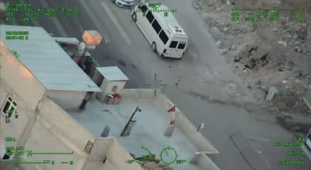 Şanlıurfa&rsquo;da evinin &ccedil;atısında T&uuml;rk bayrağı ile helikopteri selamlayan &ccedil;ocuğa bisiklet hediye edildi