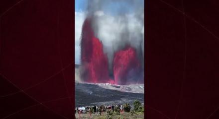 G&ouml;r&uuml;nt&uuml;ler yapay zeka değil ger&ccedil;ek! Kilauea Yanardağı 300 metreye kadar lav p&uuml;sk&uuml;rtt&uuml;