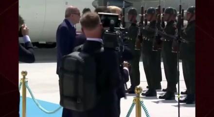  ABD başkanı Trump kendisni karşılayan askerleri "Merhaba asker!" diyerek selamladı