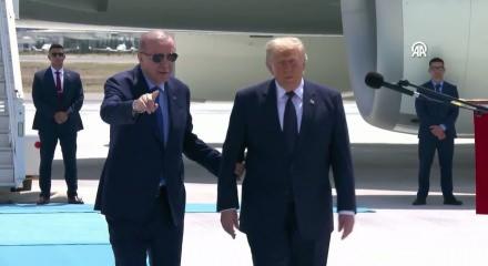  ABD başkanı Trump kendisni karşılayan askerleri "Merhaba asker!" diyerek selamladı