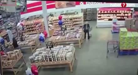 ABD'de şiddetli yağış market &ccedil;atısını &ccedil;&ouml;kertti