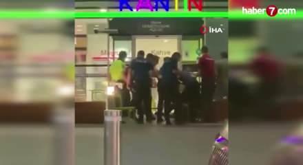 Adnan Menderes Havalimanında hareketli anlar: 4 polis bı&ccedil;aklandı