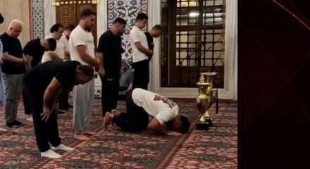 Altın kemeri takan Erkan Taş zaferini Selimiye Camii'nde ş&uuml;krederek kutladı