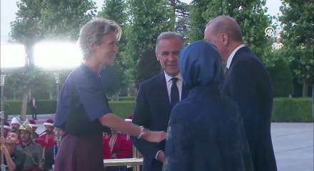 Ankara'da NATO Zirvesi resepsiyonu: K&uuml;lliye'de aile fotoğrafı