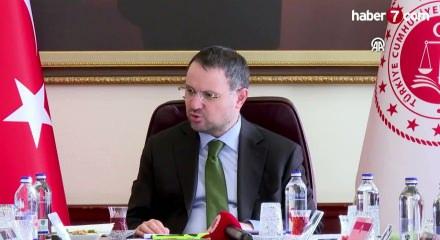 Bakan G&uuml;rlek'ten yargıya m&uuml;dahale tepkisi: "T&uuml;rk Mahkemelerine kimse parmak sallayamaz"