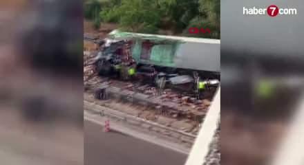 Bursa'da feci kaza: K&ouml;pr&uuml; duvarına &ccedil;arpan tırın şof&ouml;r&uuml; can verdi