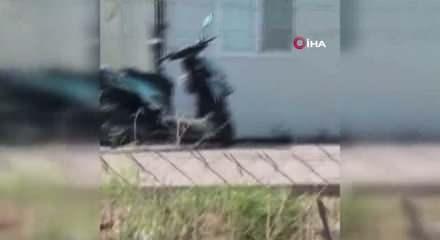 Cani koca eşini &ccedil;ocuklarını g&ouml;z&uuml; &ouml;n&uuml;nde bı&ccedil;akla yere yatırıp d&ouml;vd&uuml;