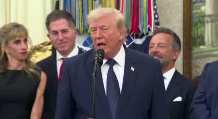 Donald Trump İran'ı tehdit etti "Onları fena bombaladık!" dedi...