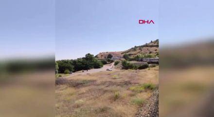 Elazığ&rsquo;da yolcu treninin, otomobile &ccedil;arptığı anlar kamerada