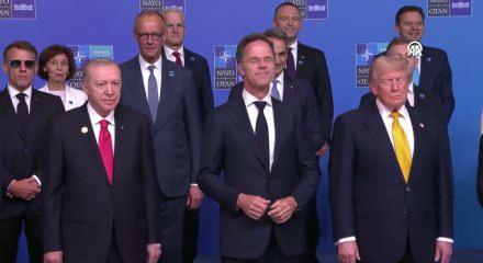 Mi&ccedil;otakis'in Trump ile tokalaşma beklediği anlar Yunan medyasında g&uuml;ndem oldu