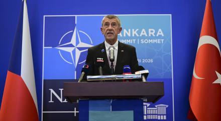 NATO yemeğinde g&uuml;ndem savunma değil futbol ve Haaland oldu