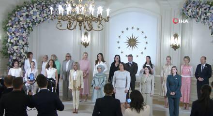 NATO Zirvesi'nde s&uuml;rpriz konser: Ajda Pekkan lider eşleri i&ccedil;in sahne aldı