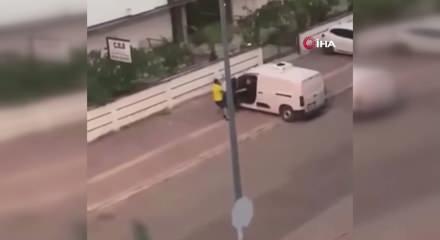 &Ouml;nce tartıştı, sonra arabayla kapıya sıkıştırdı! Dehşet anları kamerada