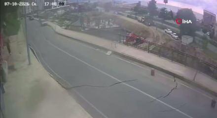 Rize&rsquo;de yolun &ccedil;&ouml;kme anı g&uuml;venlik kamerasına yansıdı