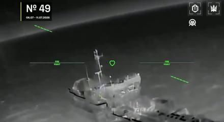 Rusya'nın g&ouml;lge filosuna ağır darbe! Azak Denizi'nde gece yarısı operasyonu