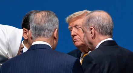 Zirve &ouml;ncesi Donald Trump ile ayak&uuml;st&uuml; 4'l&uuml; mini zirve