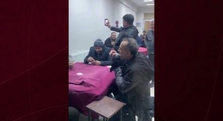 G&ouml;zaltına alınan Haluk Levent'in kahvehanedeki pişti videosu yeniden g&uuml;ndem oldu