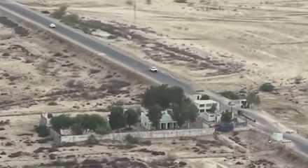 Pakistan'da kanlı pusu: Bomba y&uuml;kl&uuml; kamyonla dehşet sa&ccedil;tılar