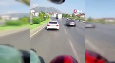 Alanya&rsquo;da itfaiyeye yol vermeyen s&uuml;r&uuml;c&uuml; cep telefonu kamerasında