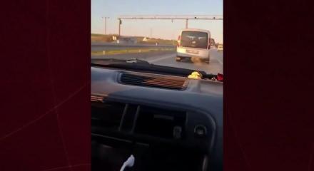Sosyal medya uğruna ara&ccedil; kullanırken video &ccedil;eken s&uuml;r&uuml;c&uuml; kendi kazasını kaydetti
