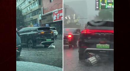 &Ccedil;in'de seyir halindeki elektrikli otomobilin motoru d&uuml;şt&uuml;