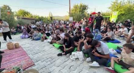 Doğduğu topraklarda &uuml;reticilerle buluştu: Alper Gezeravcı tarımın stratejik g&uuml;c&uuml;ne dikkat &ccedil;ekti!