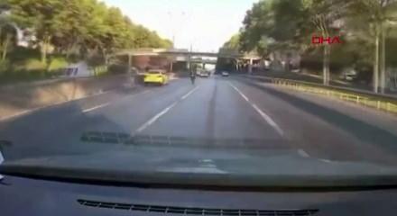 Esenler'de feci kaza! 5 ara&ccedil; birbirine b&ouml;yle girdi
