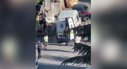 Evinin &ouml;n&uuml;nde fenalaşan kadın hastaneye yetiştirilemeden hayatını kaybetti