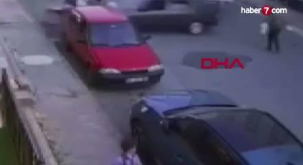 Fren yerine gaza basan s&uuml;r&uuml;c&uuml; bebek arabasına ve vatandaşa &ccedil;arptı