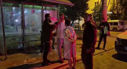 Hem polise hem muhabire saldırdılar! Eskişehir'de alkoll&uuml; s&uuml;r&uuml;c&uuml; kaosu
