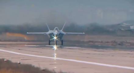 KAAN'ın motor tedarikinde kriz &ccedil;&ouml;z&uuml;ld&uuml;: F-35 masasında ise yeni form&uuml;ller devrede!