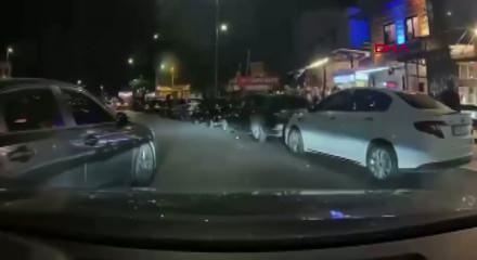 Kamerayı g&ouml;r&uuml;nce ne yapacağını şaşırdı! Yol kesen magandaya ceza yağdı