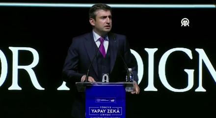 Sel&ccedil;uk Bayraktar: Verilerin tekelleşmesi modern d&uuml;nyanın g&ouml;n&uuml;ll&uuml; k&ouml;lelik fermanıdır