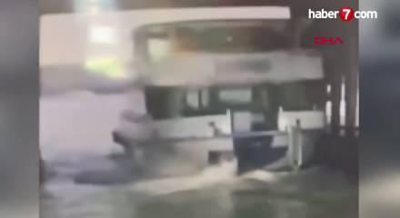 Hali&ccedil;'te korkun&ccedil; kaza! Tur teknesi k&ouml;pr&uuml;ye &ccedil;arptı... Gen&ccedil; denizcinin acı sonu