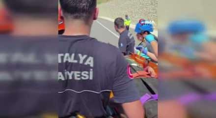 Antalya'da otomobil u&ccedil;uruma yuvarlandı: 5 &ouml;l&uuml;, 2 yaralı