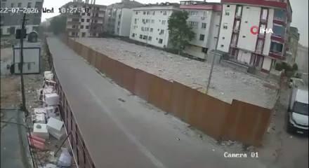 Avcılar'da depremi andıran g&ouml;r&uuml;nt&uuml;ler! Fırtınada inşaat alanı yerle bir oldu