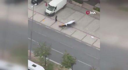  Avcılar'da fırtına sırasında u&ccedil;an reklam panosu bir vatandaşın &uuml;zerine d&uuml;şt&uuml;
