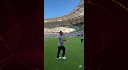 Bursaspor trib&uuml;nlerinden Arda Turan'a sevgi seli