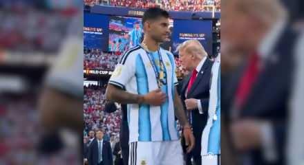 D&uuml;nya Kupası t&ouml;renine damga vuran an: Romero Trump'ın elini sıkmadı!